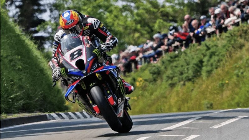 Уже 30 июня, а сезон мототрассы Isle of Man TT всё ещё напоминает сплошной курьё