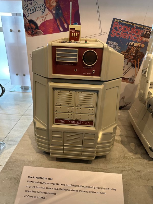 这些是1984年左右量产的机器人