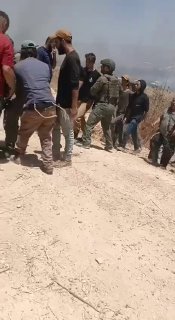 סרטון מתעד את הרגע שבו מתנחלים וכוחות כיבוש פתחו אחר הצהריים באש לעבר תושבים במישור בית פוריק, מזרחית לשכם…