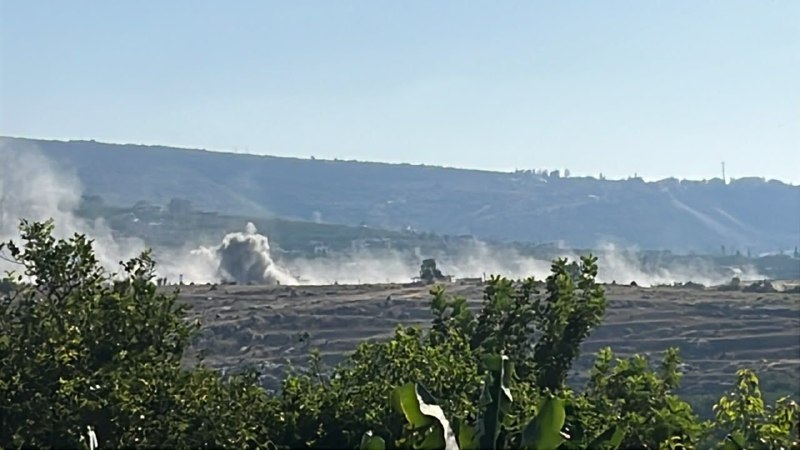 Urgent: artillery bombardment of the occupation in the plain of the town of Manzouri, south of Lebanon.