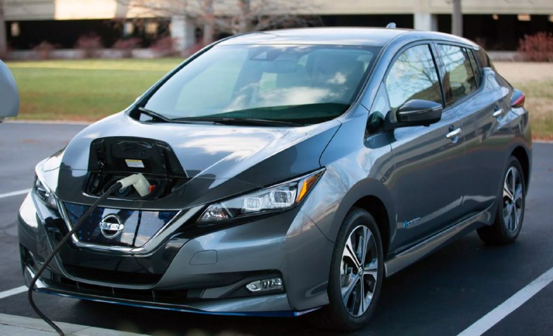 Nissan отзывает Leaf из-за опасности возгорания пр...