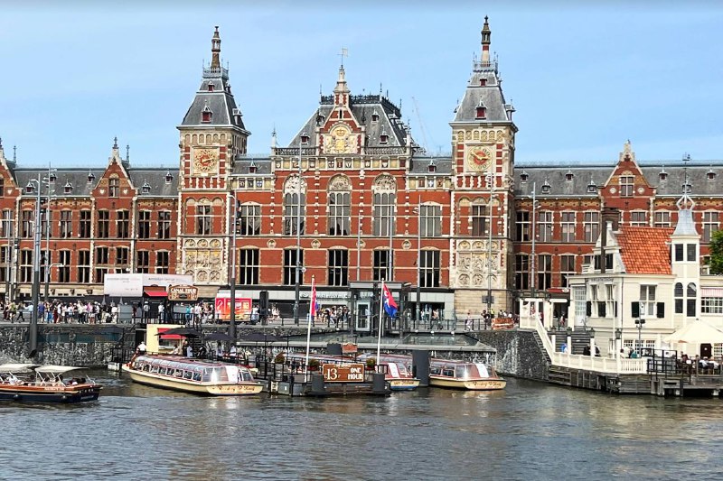 10 красивых вокзалов мира Многие из них признаны историческими памятниками, но продолжают встречать и провожать пассажиров Северный вокзал в Париже... - изображение 7 - вокзал, железнодорожный, центральный