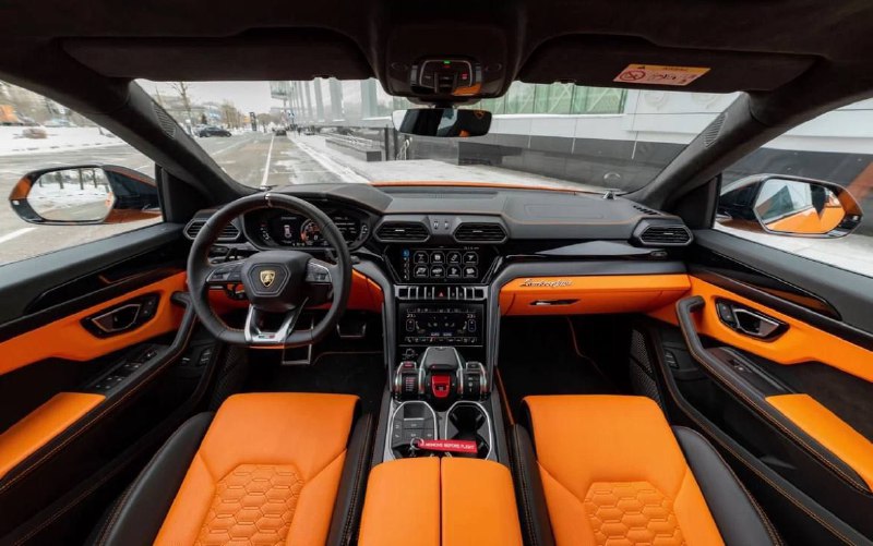 Блиновсквая выставила свой Lamborghini Urus на продажу. 4
