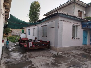 12 sotx uy sotiladi