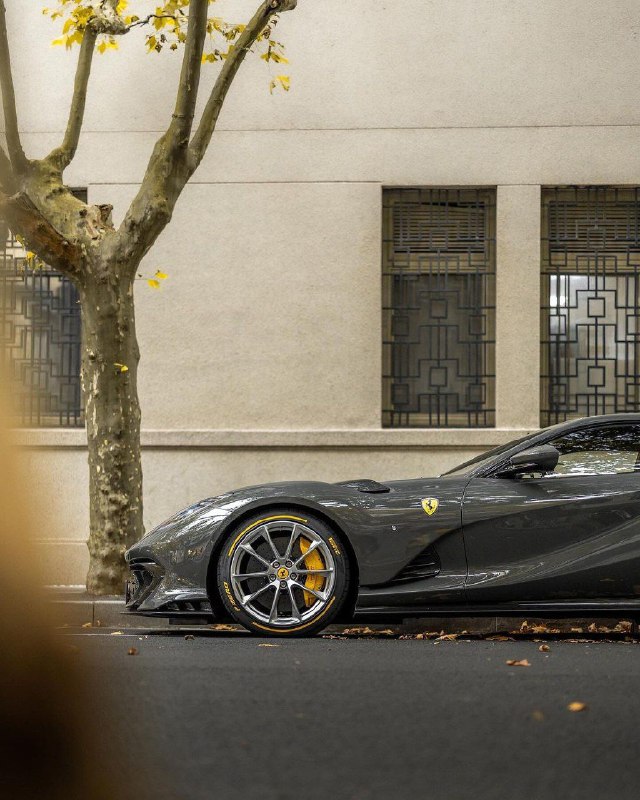 ferrari 812 competizione 6