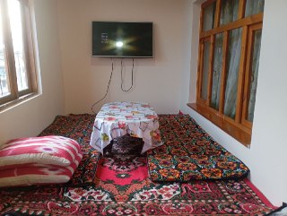 Qora qamishda 2/5 qavatda 2 xonali kvartira shoshilinch sotiladi, 55 000 AQSh dollari.