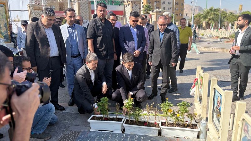 اخبار اصفهان: بهرهبرداری از پروژههای ارتباطی اصفهان با حضور وزیر ارتباطات 🔹وزیر ارتباطات و فناوری اطلاعات، دقایقی پیش وارد اصفهان شد