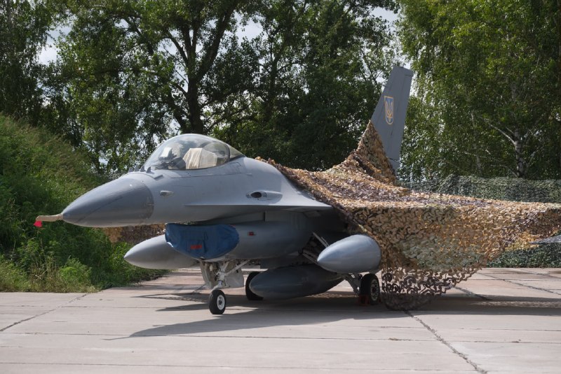 צי ה-F-16 של אוקראינה מתמודד עם מחסור חמור בטילי אוויר-אוויר AIM-9 ו-AIM-120, מה שמאלץ את הצוותים לקצוב נשק…