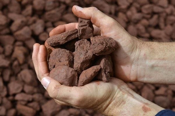 پایگاه خبری معدن نامه: معادن سنگآهن در آستانه تعطیلی؟؛ هشدار افزایش هزینههای تولیدرئیس انجمن سنگآهن ایران با تشریح مهمترین چالشهای فعلی زن