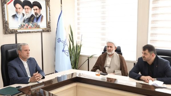 اخبار آذربایجان غربی: خدمات شهری باید شفاف و قانون محور باشد🔹️رئیس‌کل دادگستری آذربایجان غربی: کار شهرداری و شورای شهر بسیار حساس و مرتبط با ز