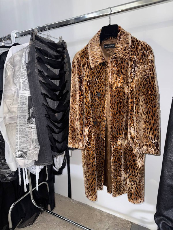 Сегодня была съемка мечты с самой крутой личной коллекцией Balenciaga от Демны. Когда не только работа, но и сами клиенты безумно вдохновляют! ✨ Смотрите наш шикарный кутюрный бэкстэйджСегодня была съемка мечты с самой крутой личной коллекцией Balenciaga от Демны. Когда не только работа, но и сами клиенты безумно вдохновляют! ✨ Смотрите наш шикарный кутюрный бэкстэйдж