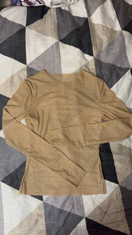 Полупрозрачная кофточка со стразами — фото 1