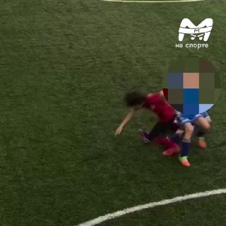 בוגר הזיכיון דינמו מוסקבה פילח את כתפו של שחקן כדורגל צעיר מהאקדמיה, רומן זובנין, עם קוצים במינקה. טורניר R…