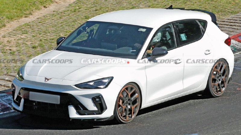 Только что на Нюрбургринге заметили самую экстремальную версию Seat Cupra Leon —