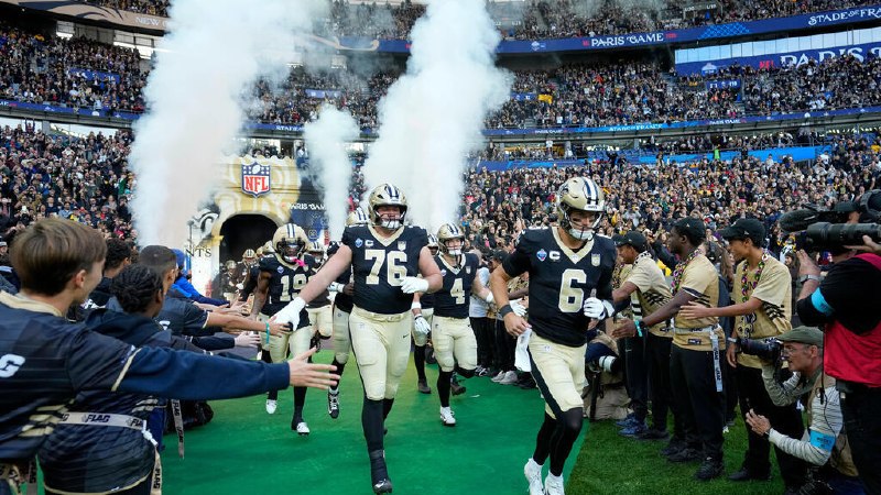 פריז מקדמת בברכה את משחק ה-NFL הראשון עם מסיבה יום לאחר ההפגנות