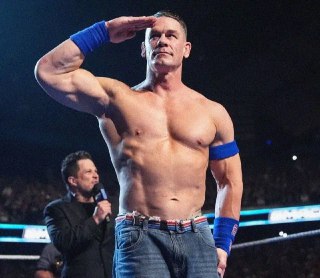 Легенда WWE Джон Сина ушёл из рестлинга — спустя 23 года на ринге. 17-кратный чемпион мира провёл последний бой и закрыл главу, с которой его знали миллионы фанатов.Также с бойцом попрощался "Гробовщик" и Дуэйн "Скала" Джонсон. Последний заявил:Я просто не