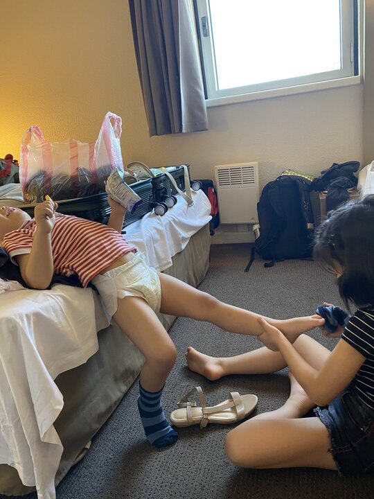 【小手牽大手。親子玩巴黎】盧森堡公園-巴黎遛童最佳去處，香榭麗舍大道吃超澎湃龍蝦牛排，蒙日藥妝大掃貨，巴黎必吃檸檬塔Carl Marletti，