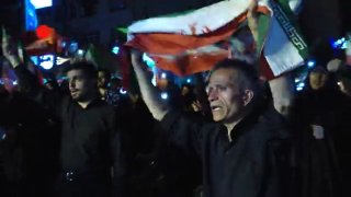🎦 יוצרי ההיסטוריה של איראן בטהרן הופכים את דפי מאידנדארי ברחוב