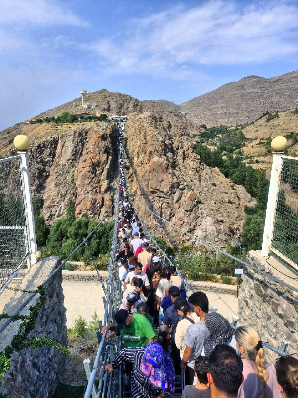 کانال رسمی شهرهیر: ورود پرحجم گردشگران به هیر؛ سهم جدی از گردشگری استانورود حجم بالای گردشگران و مسافران به مجموعه گردشگری هیر، بار دیگر جا