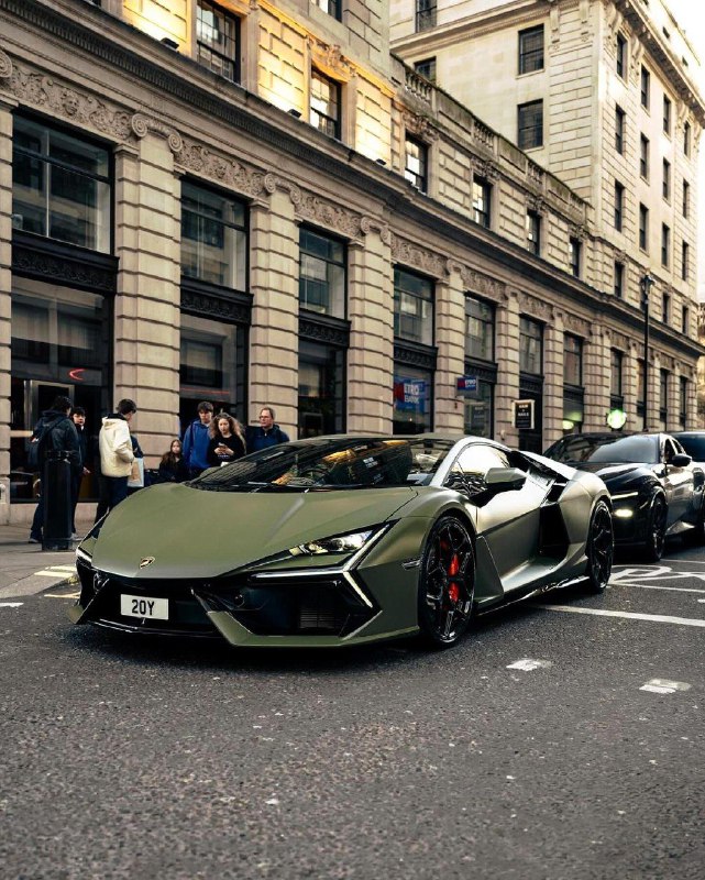Lamborghini Revuelto 2