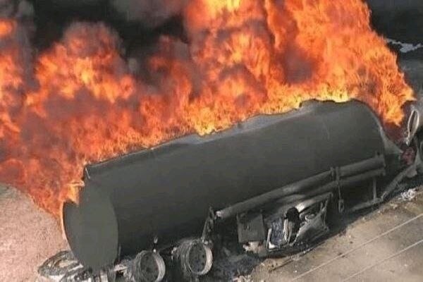 "صدای ملّت": 🔴انفجار تانکر سوخت در محور سنندج ـ همدان ۱۰ کشته برجا گذاشترئیس اورژانس کردستان:🔸در پی وقوع یک حادثه رانندگی در محور سنن