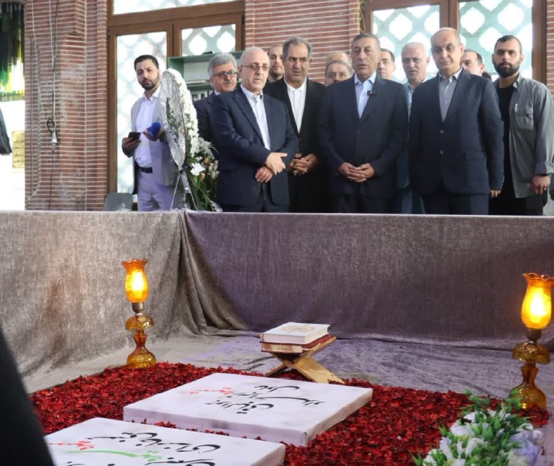 استان گیلان: 💥ادای احترام معاون اجرایی رئیس جمهور و استاندار گیلان به مقام شامخ شهدا در رشت🔹معاون اجرایی رئیس جمهور و سرپرست نهاد ریا
