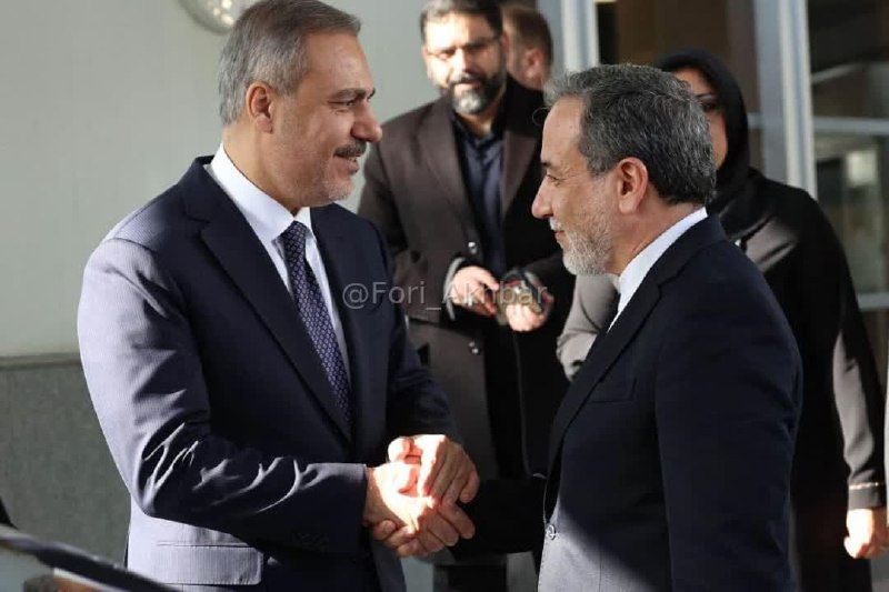 اخبار فوری ایران و جهان: 🇸🇦 🇹🇷 🇮🇷عباس عراقچی، وزیر خارجه جمهوری اسلامی، در تماس تلفنی با فیصل بن فرحان و هاکان فیدان، وزیران خارجه عربستان سعودی 