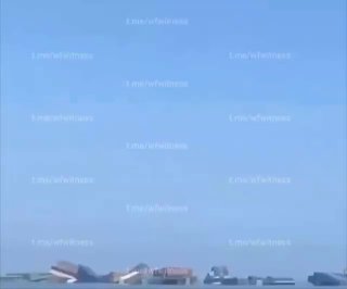 ️🇮🇷 Photos show containers floating in the Strait of Hormuz after a vessel hit a sea mine set by the IRCG.