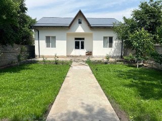 Hovli sotiladi. Laylak mahalla, 11-maktab orqasida, 6 sotix, 4 xona