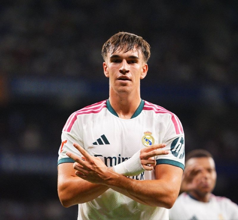 Football Twitts: دست خدا عیان شدامام ما جوان شد@Futball_Twitts | CLK