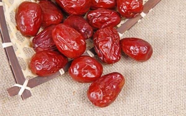 پارسبان: #سلامتیخواص عرق عناب🔸 خواص ضد سرفه🔸 درمان بی خوابی🔸 آرام کننده ی اعصاب🔸 تقویت کننده عمومی بدن🔸 مقوی معده🔸 درمان خستگی و