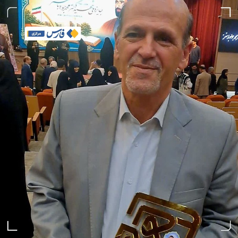 اخبار استان مرکزی: تأکید برنده جایزه ملی شهید باهنر بر تولید محتوای مقاومتی برای دانش‌آموزان🔹️ محمد حسنی‌دلیجانی، برنده جایزه ملی شهید باهن