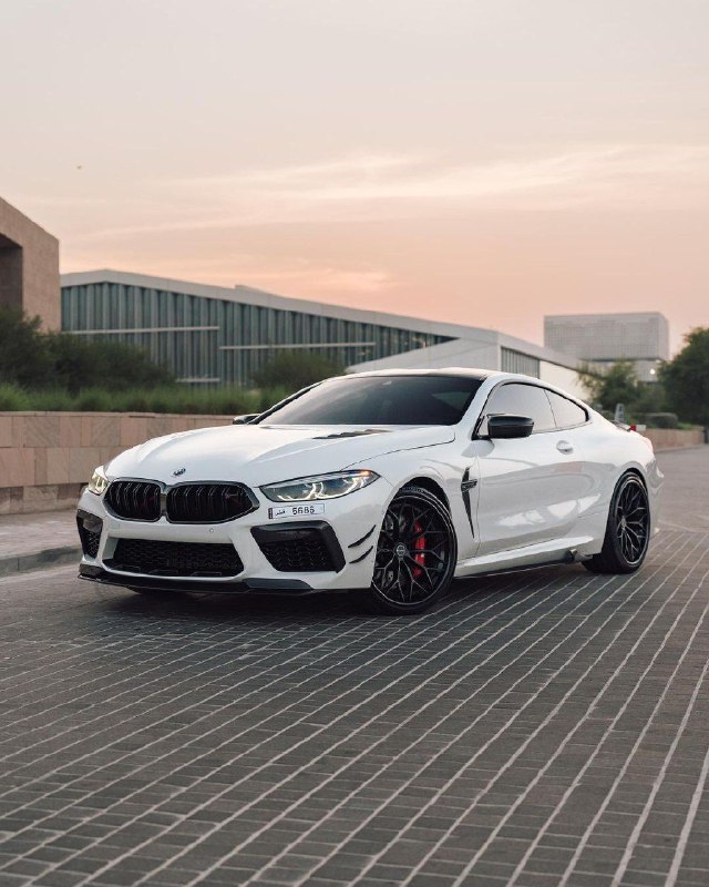 BMW M8 Competition 4