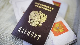 ⚡️Госдума одобрила повышение пошлин на выход из гражданства РФ в 12 раз — до 50 тысяч рублей. Другие сборы с мигрантов тоже вырастутГосдума во втором и третьем чтениях приняла закон, который существенно повышает госпошлины на миграционные услуги. Так, госп