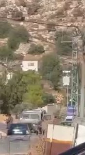 כוחות הכיבוש מסתערים על הכפר אבו פלאח, צפונית מזרחית לרמאללה.