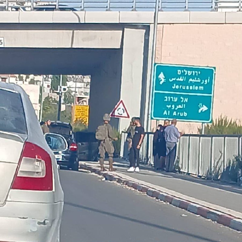 חיילי הכיבוש התעללו במספר פלסטינים, כולל נשים, בסביבת ג'סר אל-ערוב, מצפון לחברון.