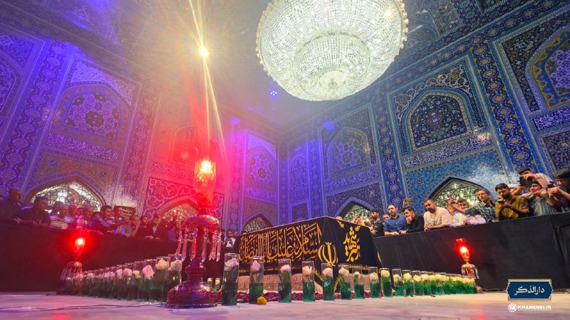 شبکه خبری العالم: 📸 صبح امروز؛ حلقه دلتنگی عاشقان رهبر شهید انقلاب بر گرد مزار نورانی ایشان در رواق دارالذکر حرم مطهر رضویfa.alalam.net🆔 T