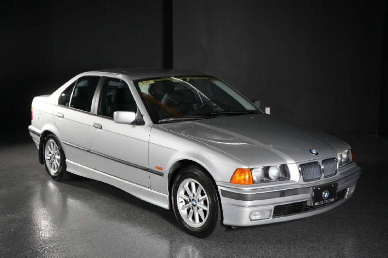 🏎️ Стареющая красавица: 19-летний BMW 318i на аукционе

Сегодня ночью, когда ми