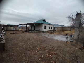 Угловой Ер сотилади Срочно фасад 45 метр