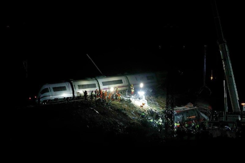 מניין ההרוגים בתאונת הרכבת בספרד הגיע ל-68 לפחות בעקבות התנגשות הקטלנית של שתי רכבות נוסעים במרכז ספרד, שהו…