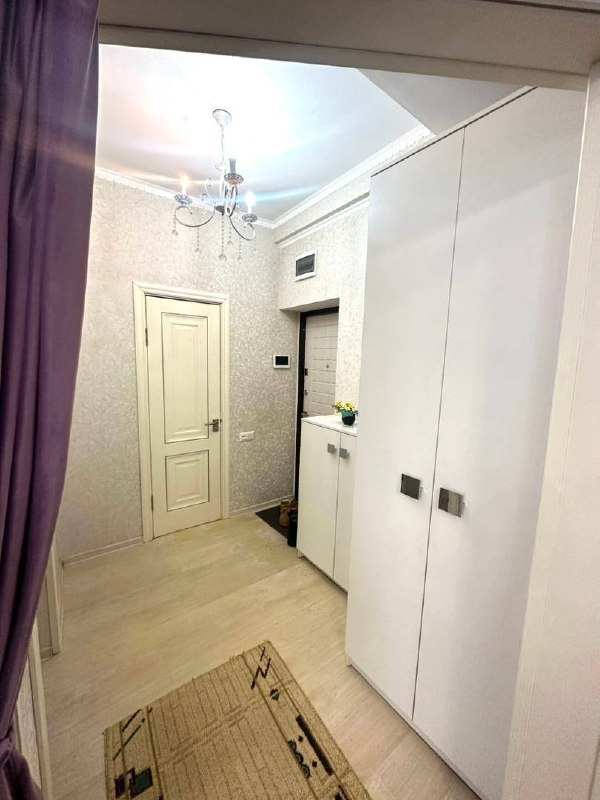 🏠 Сдаётся новая 2-комнатная квартира | Золотой квадрат📍 Район: Исанова / Боконбаева📐 Площадь: 50 м²🏢 Этаж: 8 из 10✨ Тип: студийная планировка✔ Современный качественный ремонт✔ Закрытый двор✔ Охран
