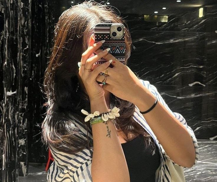 بکگراند کیوت🍓 ִֶָ ִֶָ: از این پرامپت ها که همه فک میکنن خودتی🤩 : مشاهده