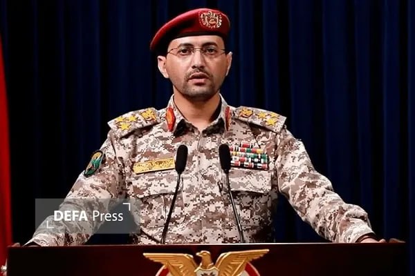 خبرگزاری دفاع مقدس: 💢یحیی سریع: فرودگاه نجران و آرامکو را هدف حمله پهپادی قرار دادیم🔸سخنگوی نیروهای مسلح یمن از اجرای دو عملیات پهپادی علیه 