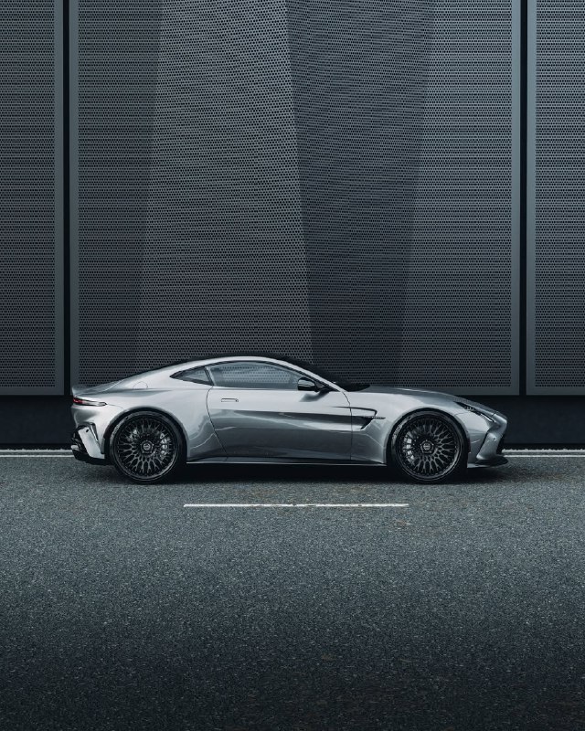 Aston Martin Vantage 4