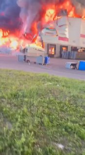 Также атакован склад Wildberries в подмосковной Электростали, видео очевидцев распространяются в соцсетях.Информации о пострадавших нет, местные власти удар не комментировали.