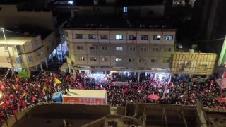 🎥 כרגע; נוכחות נלהבת של תושבי עיראק בהלווייתו של מנהיג האימאם שנהרג בכרבלא