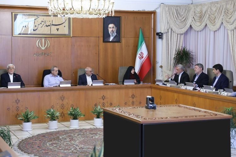 اخبارفوری🔖: 🔴 پزشکیان در جلسه هیات دولت: محسن رضایی پیش از این همکاری خوبی با دولت داشت و امیدواریم در مسئولیت جدید نیز هماهنگی، همک