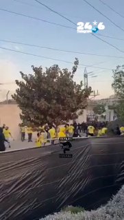 🇮🇱 Before the soccer game: Clashes outside Teddy Stadium between members of La Familia and members of Maccabi Tel Aviv Ultras. There are reports of injuries. Yossi Mizrahi News 12.