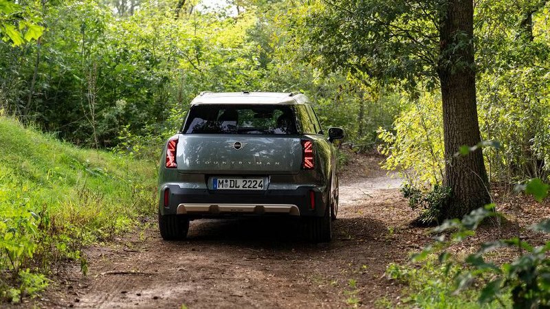 Новый MINI Countryman получил базовую версию с передним приводом 3
