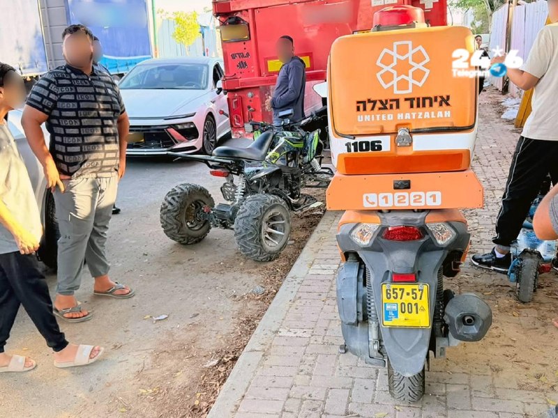 🇮🇱 ילד בן 10 נפגע בתאונת דרכים ברהט. ברחוב סלאח א-דין בעיר רהט, ילד בן 10 היה מעורב בתאונה בזמן שרכב על ט…